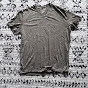 Lucky Brand men’s v neck t-shirt